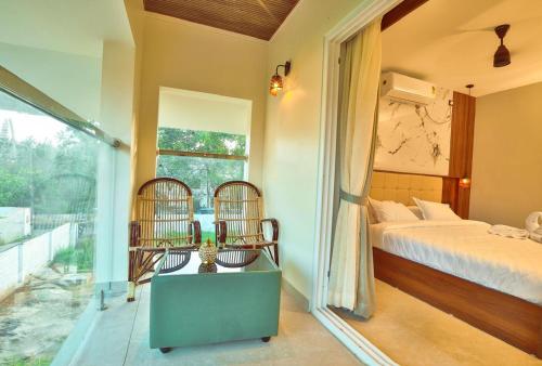 Фотография из галереи amaze Beach Resort в Варкале