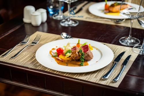 Mad på båden eller i nærheden