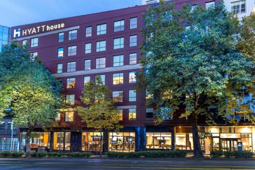 an office building with a hart house at Hyatt House Seattle Downtown in Seattle