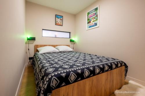 Ένα ή περισσότερα κρεβάτια σε δωμάτιο στο Appartement pieds des pistes et commerces