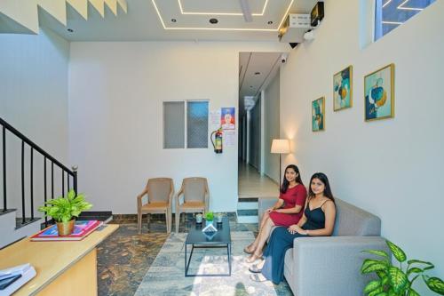 Posezení v ubytování FabHotel Bharti Palace