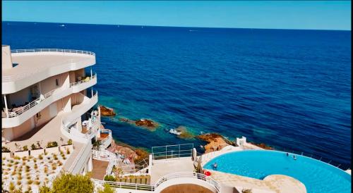 Azuréa Estérel vue mer piscine chauffée classé 3 étoiles