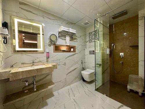 Un baño de Hotel Imperial Inn