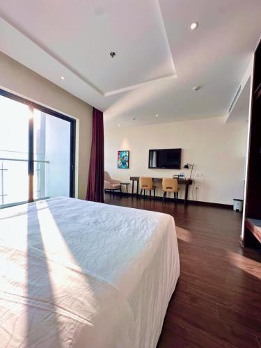 TV a/nebo společenská místnost v ubytování Home By The Sea