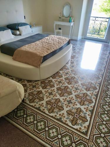 a bedroom with a bed and a rug at Palazzo Pecci in San Leucio del Sannio