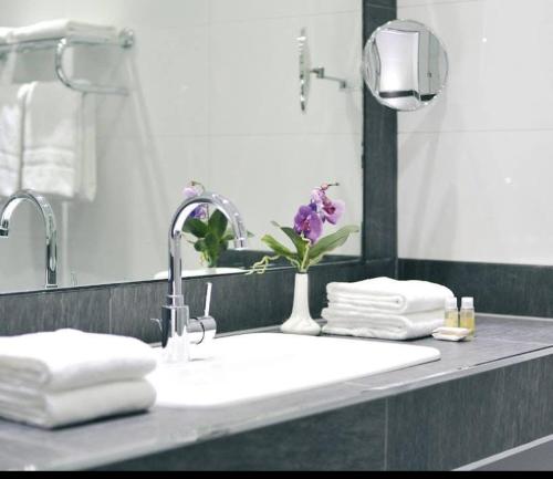 Ένα μπάνιο στο CityHotel Dormagen