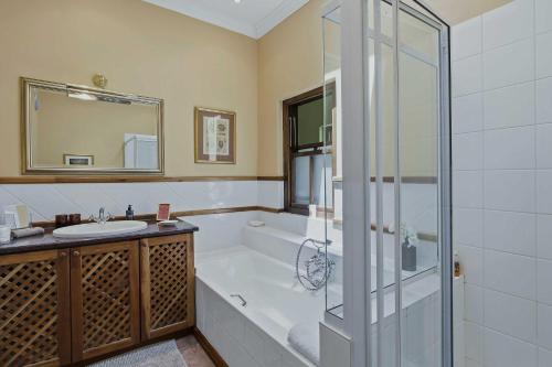 Ένα μπάνιο στο High Timbers Lodge