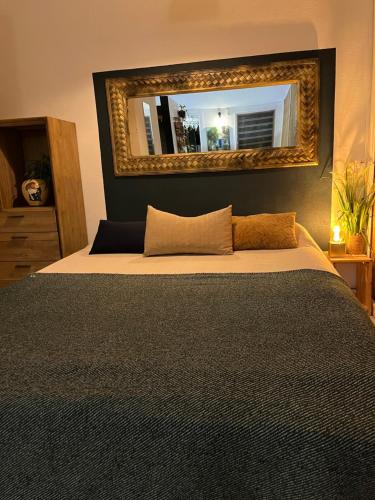 Ένα ή περισσότερα κρεβάτια σε δωμάτιο στο Studio Saint-Pierre