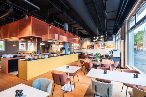 Restaurace v ubytování Me and All Hotel Berlin East Side, by Hyatt - NEW OPENING