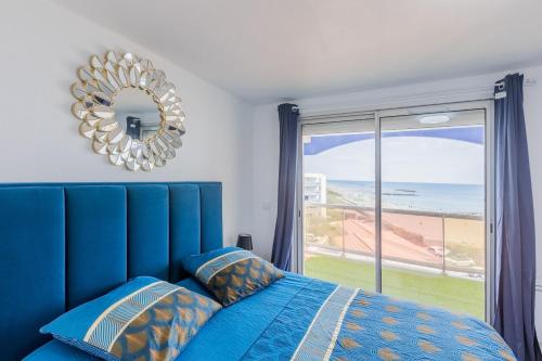 Ένα ή περισσότερα κρεβάτια σε δωμάτιο στο Le Prestigieux Accès direct Port et Plage