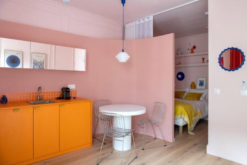 Фотография из галереи Pink - Superbe cocon cœur Chartrons - Jardin Public - clim в Бордо