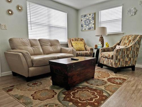 a living room with a couch and two chairs at Quiet-Clean-Cottage-Dogs Kitchen in Tallahassee