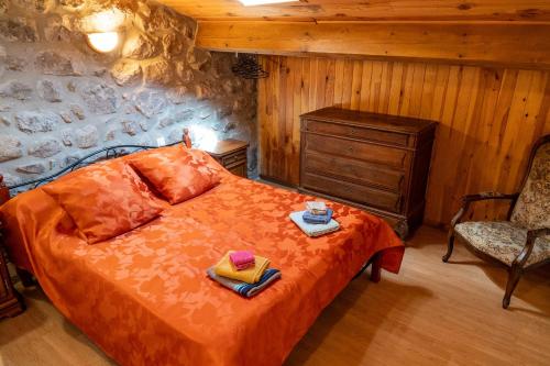 a bedroom with a bed with two towels and a chair at LE MYRO in Péreyres