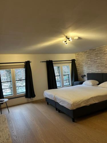 Giường trong phòng chung tại Logies-Bistro Rosa