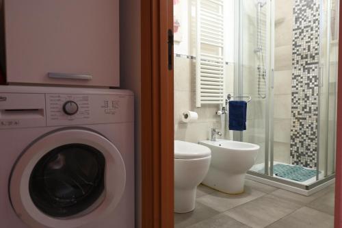 a bathroom with a washing machine and a toilet at Bilocale con balcone a Numana - N080 in Sirolo