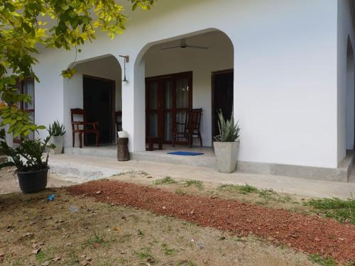 Η πρόσοψη ή η είσοδος του villa Calm Haven