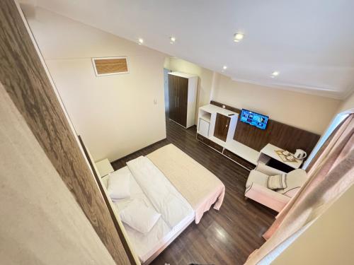 Μια τηλεόραση ή/και κέντρο ψυχαγωγίας στο Travel Inn Bakuriani