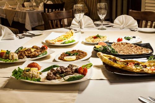 un tavolo con molti piatti di cibo sopra di private apartment in a five-star hotel in Bansko a Bansko