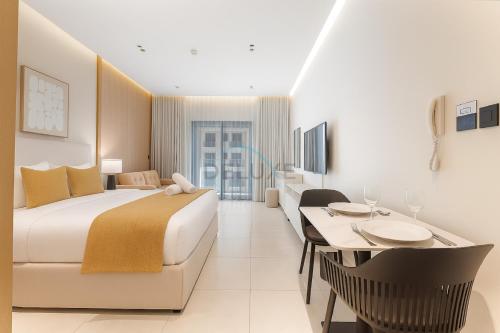 Studio with Seamless Mall Access, Steps from the Bus Stop, Binghatti Stars, Dubai Silicon Oasis by Deluxe Holiday Homes