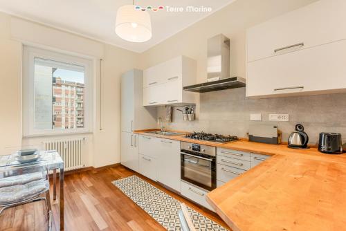 Kuchyň nebo kuchyňský kout v ubytování The Star, TerreMarine