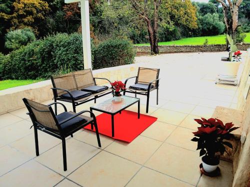 Κήπος έξω από το Trulli Donna Grazia