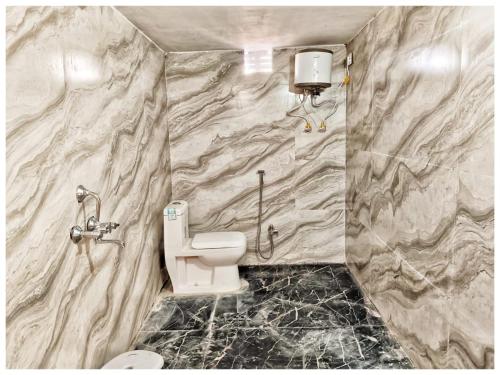 Ένα μπάνιο στο haritage desert safari camp