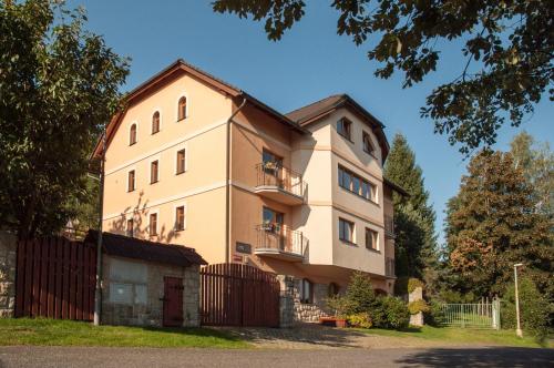 The building in which a vendégházakat is located