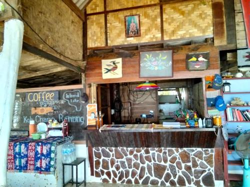 a coffee shop with a stone counter in a room at Island Life Bungalows in Ko Khan