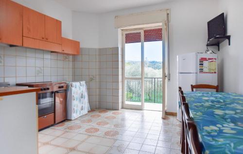 Η κουζίνα ή μικρή κουζίνα στο Nice Apartment In Casal Velino With Wifi