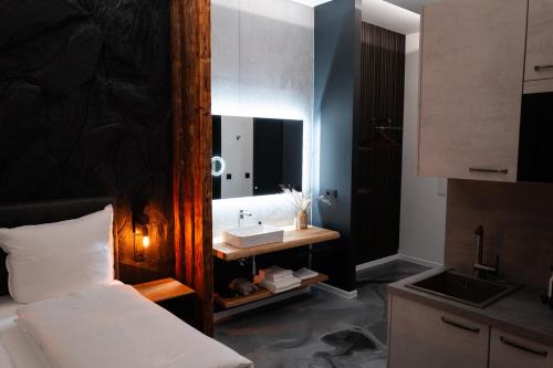 Кровать или кровати в номере BillHills Boutique & Design Aparthotel