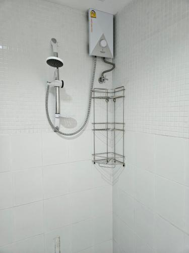 Ένα μπάνιο στο Bestin Karon 2