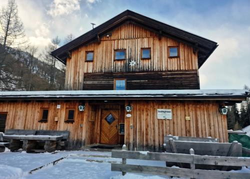 Sadnighaus, Schutzhütte auf 1880m
