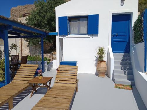 Το κτήριο όπου στεγάζεται  το διαμέρισμα