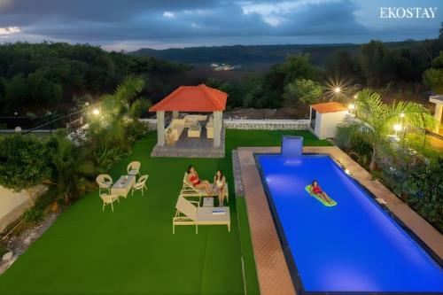 Bazén v ubytování Ekostay Cliffside Villa I Mountain View nebo v jeho okolí