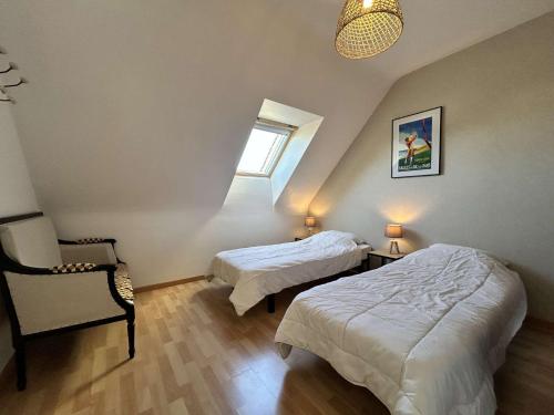 Ένα ή περισσότερα κρεβάτια σε δωμάτιο στο 208-Maison 6p à proximité de Sables-D'or-les-Pins