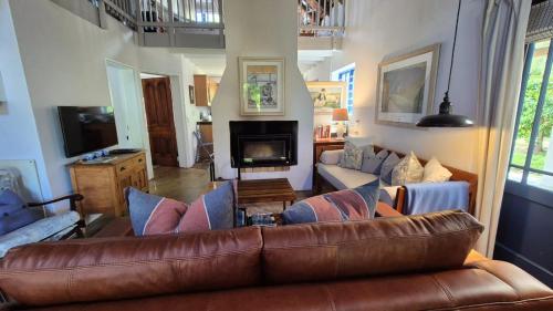 TV a/nebo společenská místnost v ubytování Lavender’s Blue