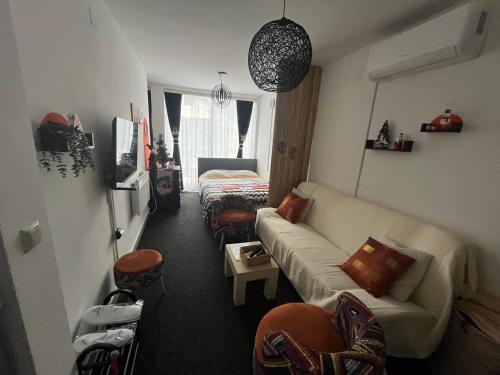 a living room with a couch and a bed at Apartman Centar Strpce in Štrpce