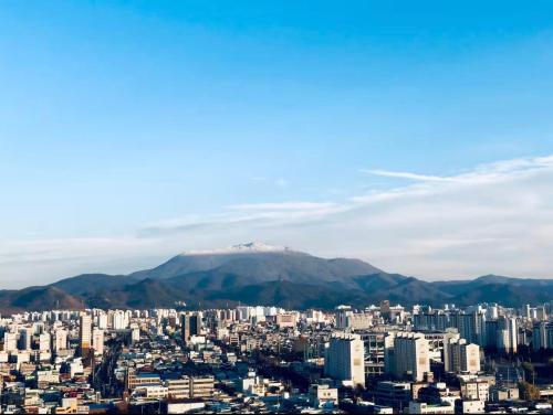 a view of a city with a mountain in the background at 여성전용1인숙소 Milli Home 