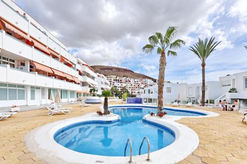 New apartment in Los Cristianos Renovated with AC, Steps from Playa Las Vistas