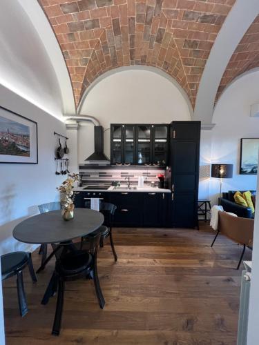 Chic Florence Retreat City Gem