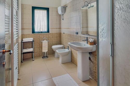 a bathroom with a sink and a toilet at Agriturismo Statale 17 in Poggio Picenze