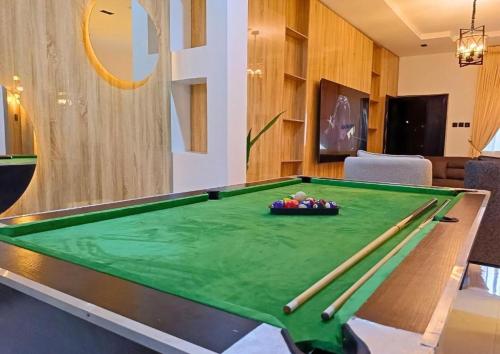 Τραπέζι μπιλιάρδου στο Signature Apartments