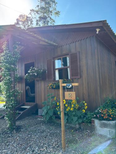a small house with a window and a wooden cross at Pousada dos Sonhos - Timbé do Sul in Timbe do Sul