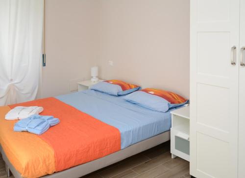a bedroom with a bed with an orange blanket at Villa Lidia Teramo in Teramo