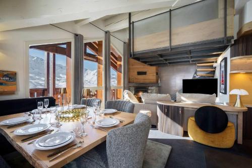 Luxury 4BR Apartment with Fireplace & Private Parking - Val Thorens