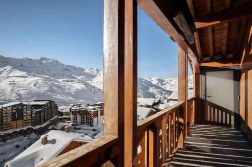 Luxury 4BR Apartment with Fireplace & Private Parking - Val Thorens