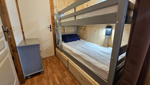 Ένα ή περισσότερα κρεβάτια σε δωμάτιο στο Orelle 3 Vallées - Studio 4 personnes