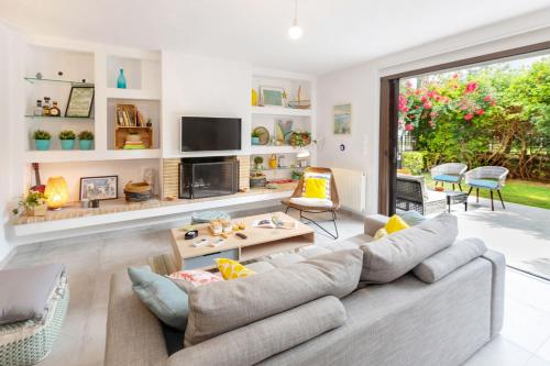 Private Garden Duplex in Voula by GHH