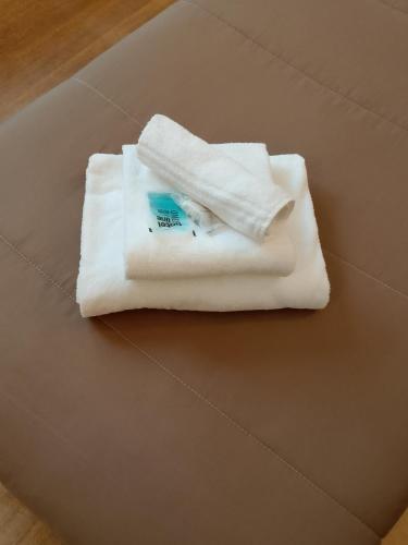a pair of white towels sitting on top of a table at Casa San Francesco in Bardonecchia