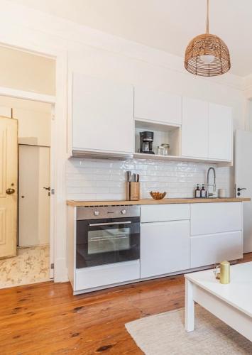 Cozy Lisbon Apartment in Graça I